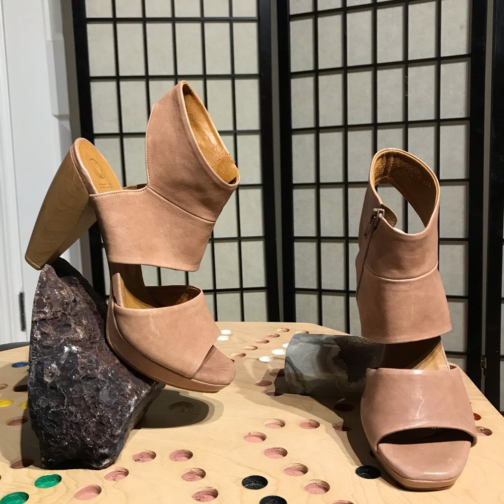 NWOT COCLICO Fire Lamb Leather Platform chunky block sandals 39.5 nude blush🔼